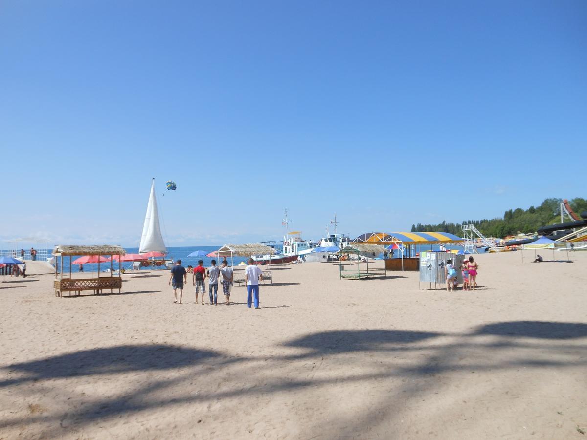 Evropa Hotel Bosteri Bagian luar foto